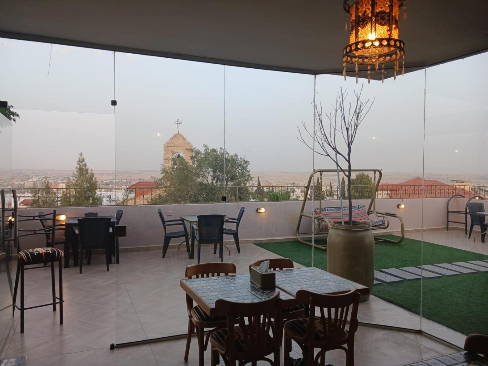 Moab Land Hotel Madaba Buitenkant foto